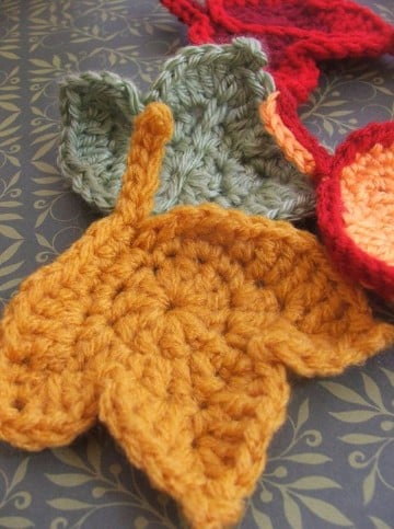 hojas tejidas a crochet dos agujas