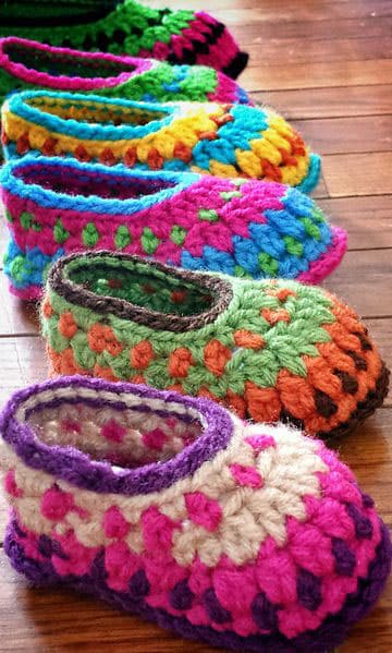 pantuflas tejidas para niños de colores