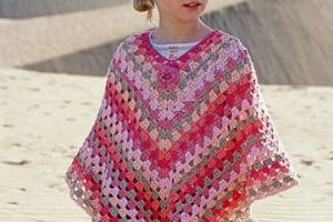 los más adorables y cálidos ponchos tejidos para niña