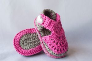 escarpines tejidos al crochet para niña