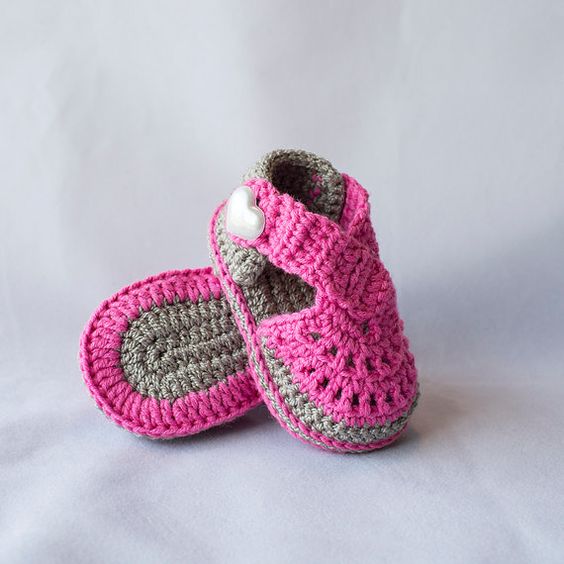 escarpines tejidos al crochet para niña