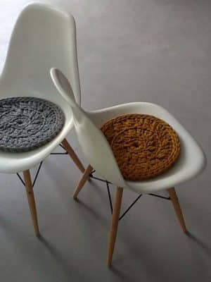 adornos a crochet para el hogar en silla