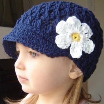 gorros para niña en crochet con flor