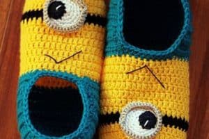 pantuflas a crochet para niños de minion