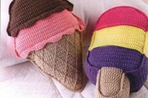conceptos modernos y alegres de cojines a crochet para niños
