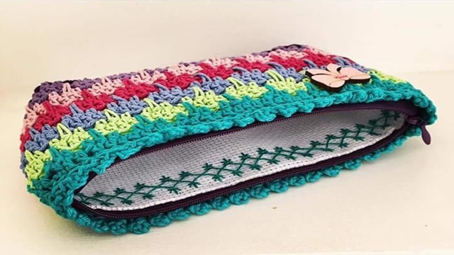 cartucheras tejidas a crochet de colores