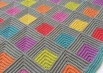 mira unos diseños de colchas de ganchillo de lana de colores