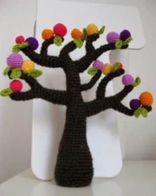 arboles tejidos al crochet con frutos