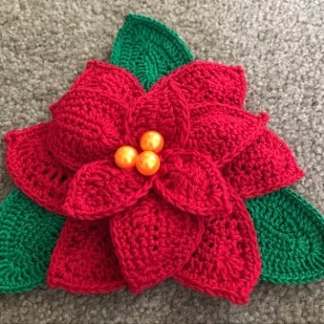 flores navideñas a crochet con adorno