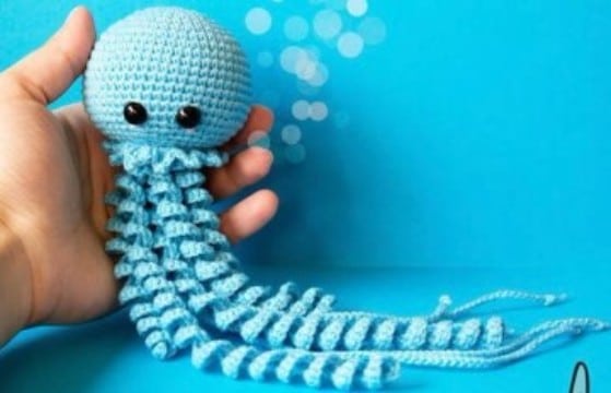 pulpos tejidos a crochet en azul
