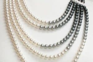 collares con piedras naturales de perlas