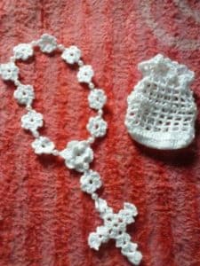 como hacer rosarios tejidos pequeños