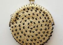 los monederos de crochet redondos para una mujer actual