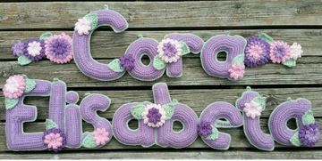 nombres tejidos a crochet de niña con flores