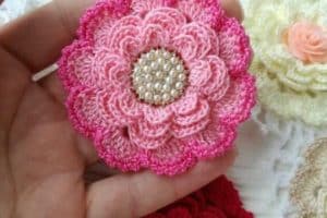 hermosas flores de crochet faciles de 4 diseños