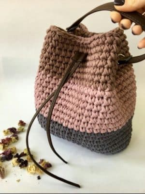 modelos de bolsos tejidos a crochet modernos
