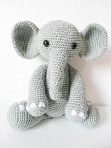 elefante tejido a crochet para niño