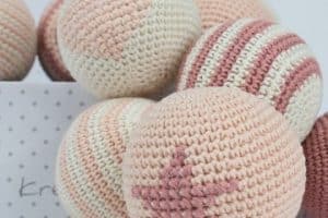 2 de los diseños de pelotas tejidas a crochet originales