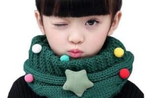 4 diseños de bufandas navideñas para niños y niñas
