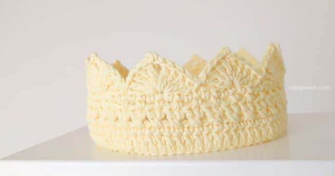corona tejida a crochet para niños