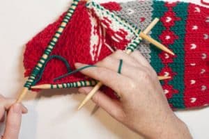 6 pasos para hacer medias tejidas a palitos y lana