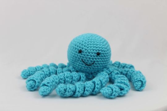 pulpo tejido a crochet tentaculos rizados