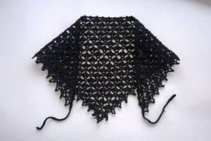 pañoleta tejida a crochet negra