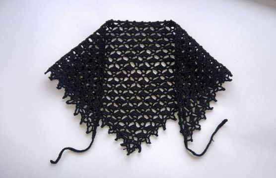pañoleta tejida a crochet negra
