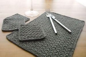 individuales rectangulares tejidos a crochet con portavasos