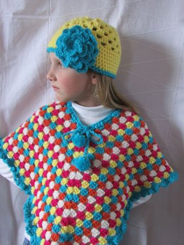 ponchos a crochet para niñas con gorros