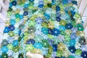 colchitas para bebe en crochet flores