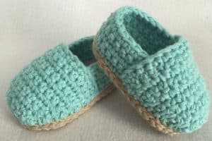 zapatos de bebe a crochet con suelas de otro tono