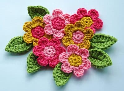 tejidos a crochet flores y hojas sencillas y coloridas