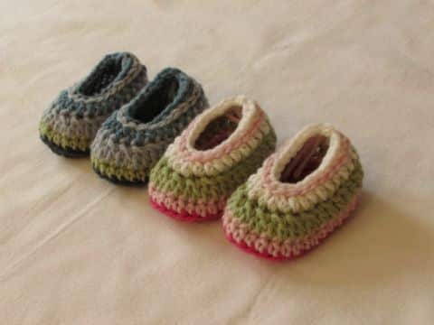 zapatos de bebes a crochet de colores