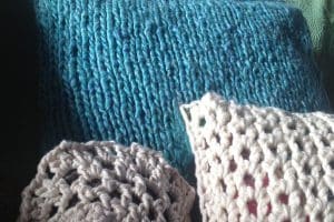 almohadones tejidos al crochet de colores 1