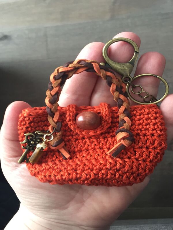 mochilas pequeñas a crochet