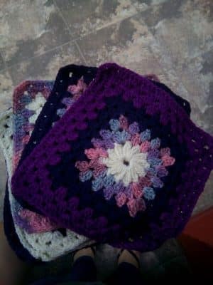 cuadrados de la abuela a crochet PASO A PASO