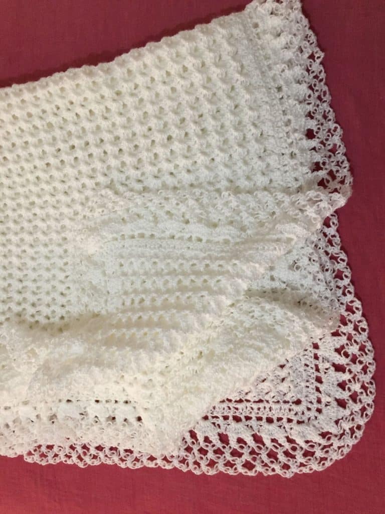 mantas crochet blanca