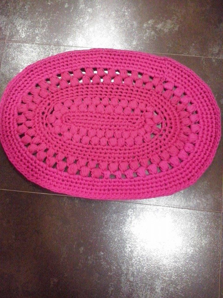 alfombra ovalada de trapillo a crochet