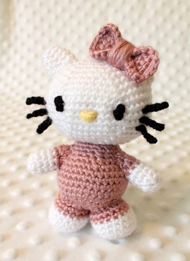 llavero hello kitty a crochet