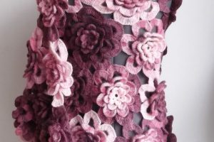 chalina a crochet con flores en 3d