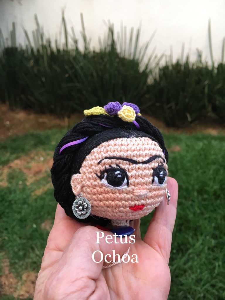 Frida Kahlo amigurumi llavero a crochet