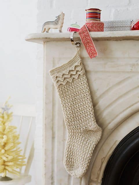 botas navideñas a crochet natural