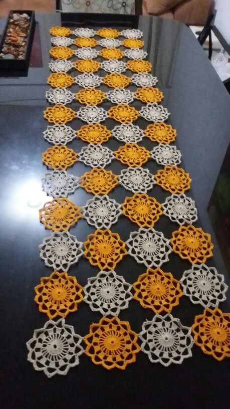 camino de mesa en crochet flores