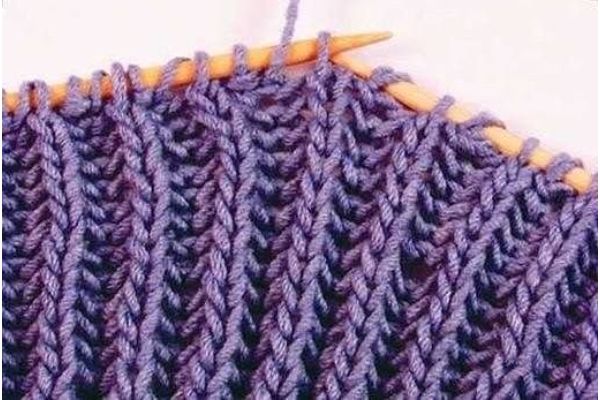 punto elastico dos agujas violeta