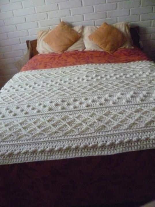 pies de cama en crochet irlandes